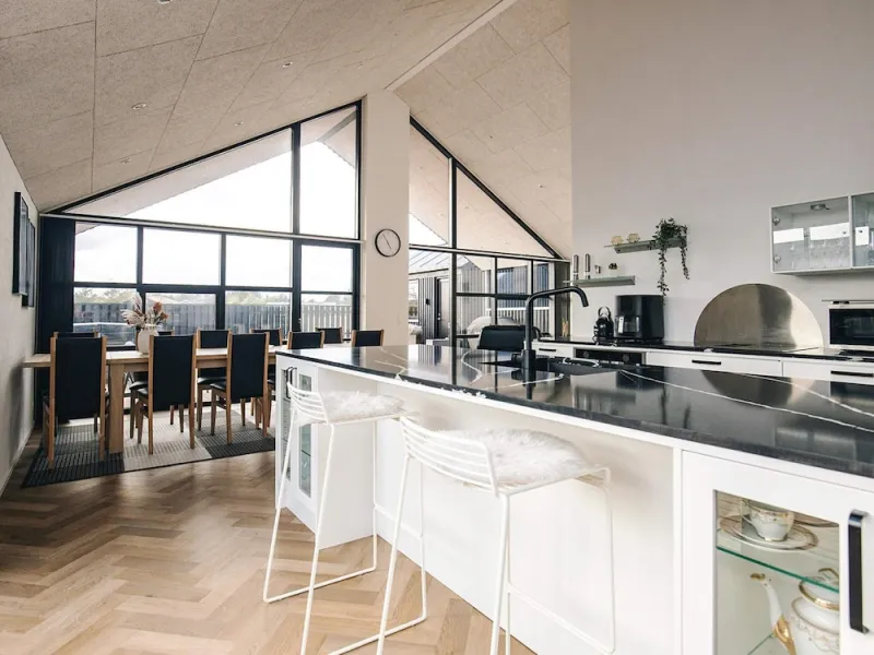 Billede 2 af 5 Star Holiday Home in Lokken