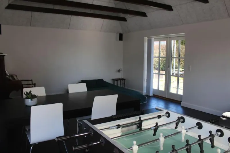 Large modern family room - “Arnely” photo 10