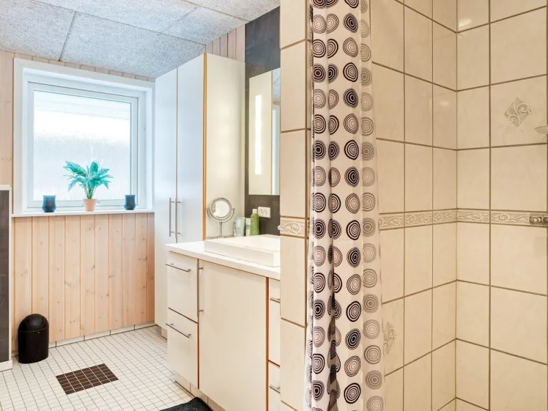 Billede 3 af 10 Person Holiday Home in Farevejle
