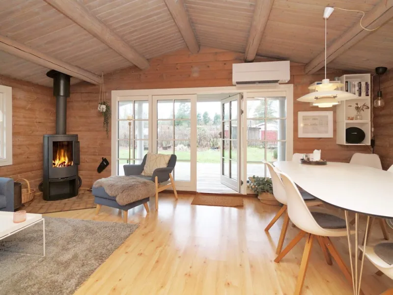 Billede 2 af 7 Person Holiday Home in Hojby