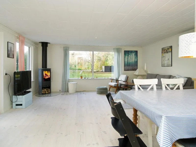 Billede 9 af 6 Person Holiday Home in Hojby