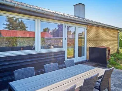 Billede 20 af 6 Person Holiday Home in Ronne-by Traum