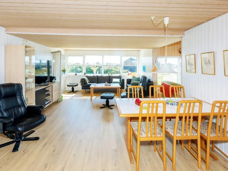 Billede 12 af 4 Person Holiday Home in Lokken