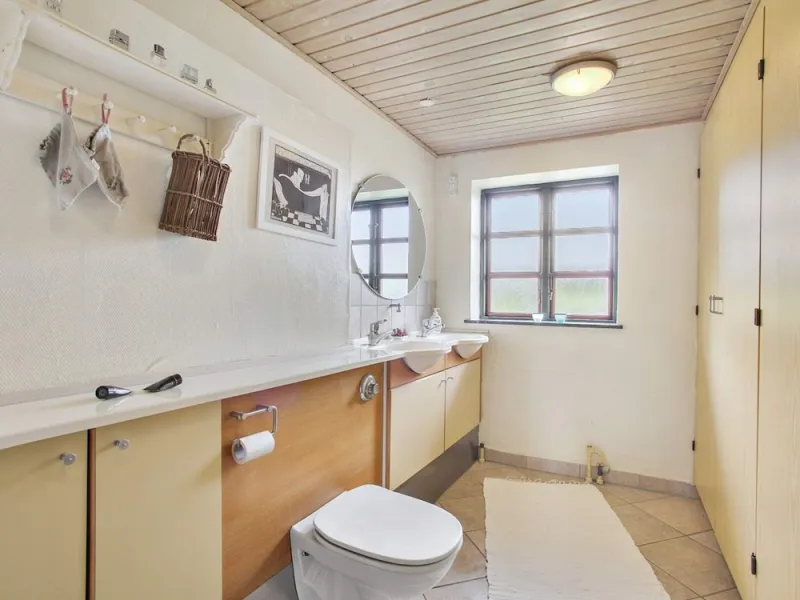 Billede 16 af 8 Person Holiday Home in Veslos