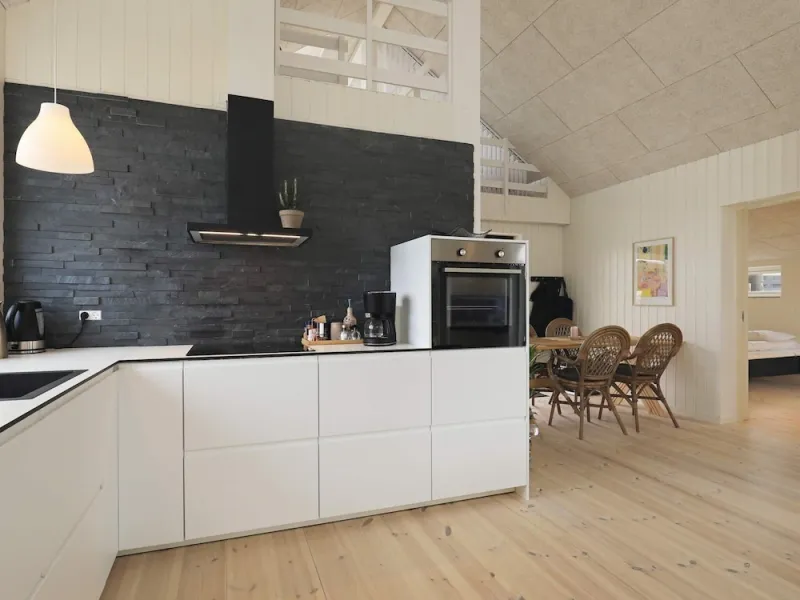 Billede 11 af 6 Person Holiday Home in Lokken