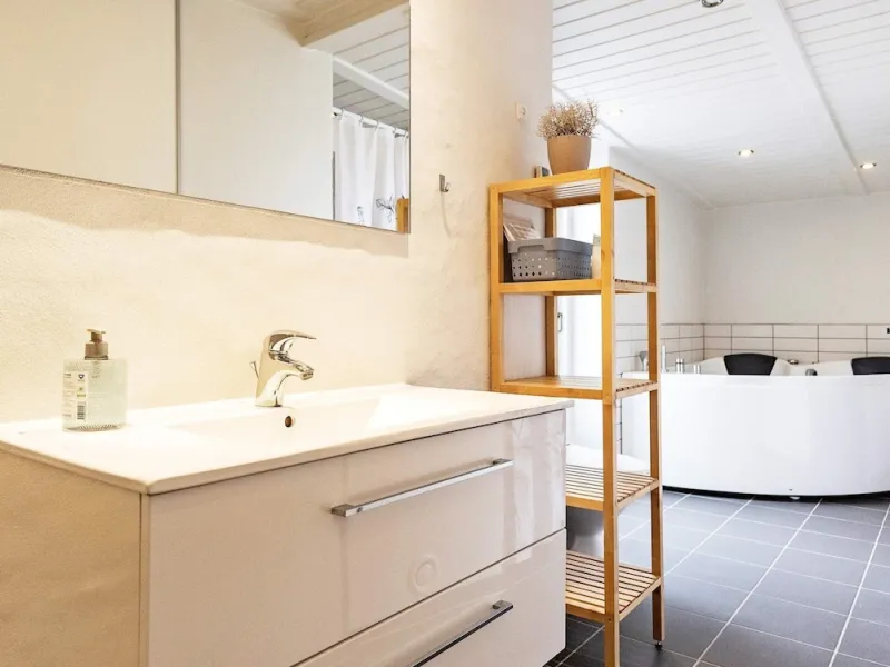 Billede 10 af 8 Person Holiday Home in Ebberup