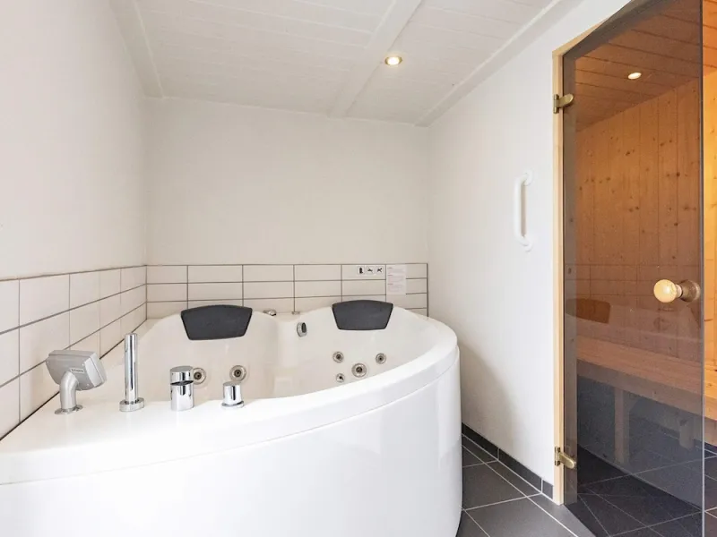 Billede 28 af 8 Person Holiday Home in Ebberup