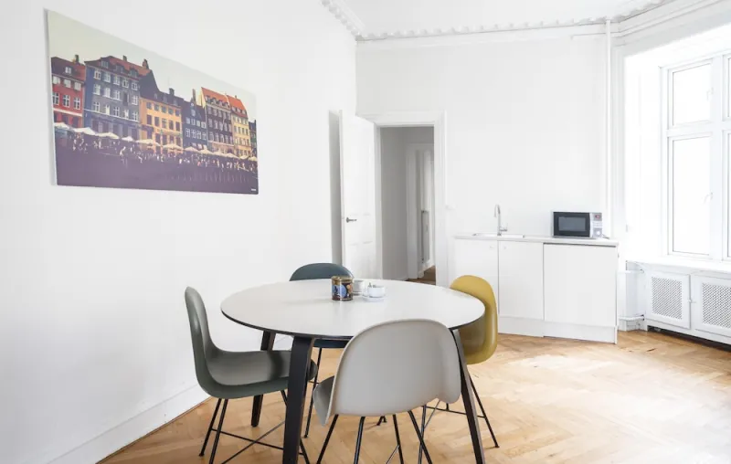 Billede 6 af Fantastic 3-bed With French Balcony and Lake-views