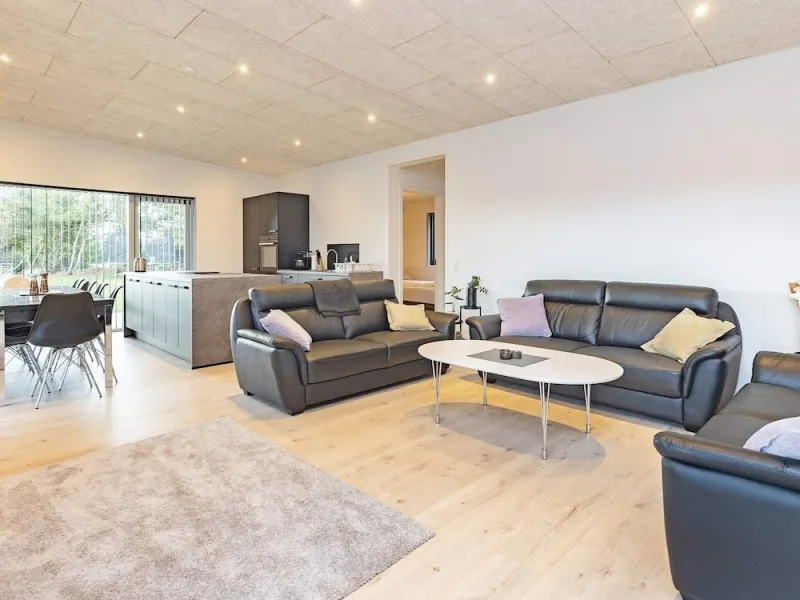 Billede 2 af 9 Person Holiday Home in Vaeggerlose