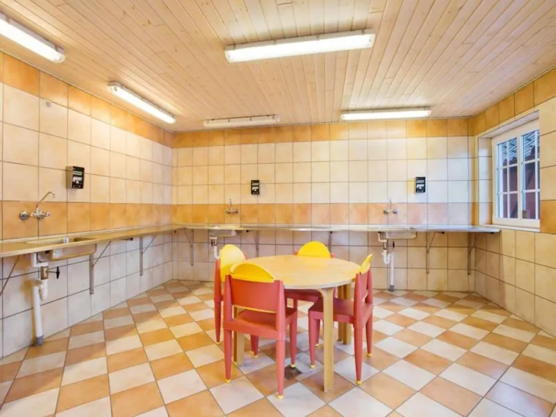 Billede 8 af Splendid Cabin in Camping Resort