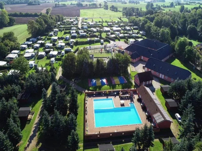 Billede 19 af Splendid Cabin in Camping Resort