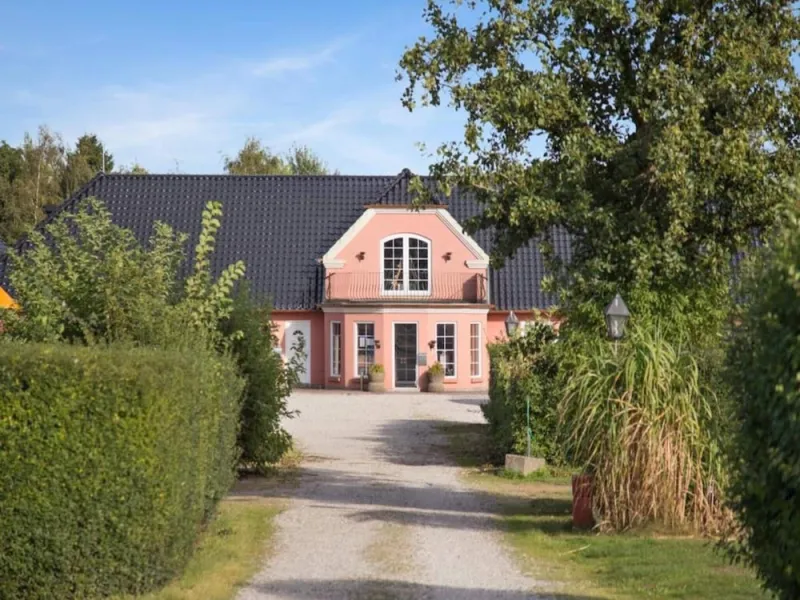 Billede 2 af Amazing Holiday Home With Terrace