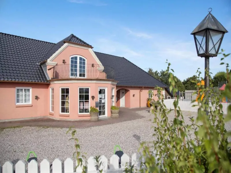 Billede 18 af Amazing Holiday Home With Terrace