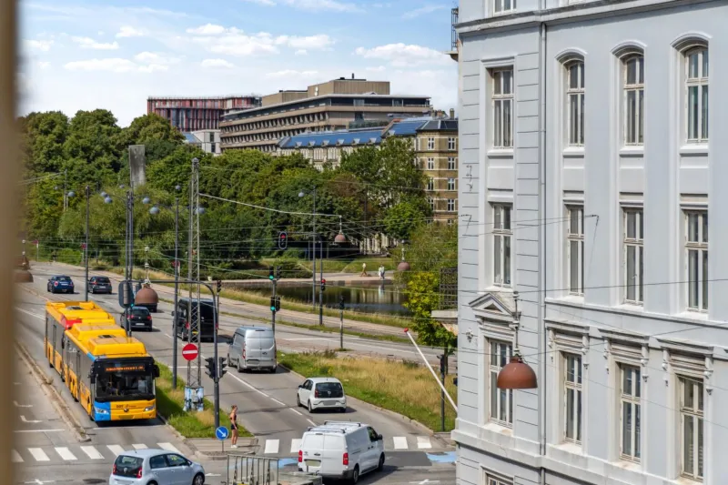 Central 2BR Lejlighed i København K m terrasse