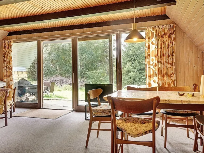 Billede 12 af Spacious Holiday Home in Aakirkeby near Sea