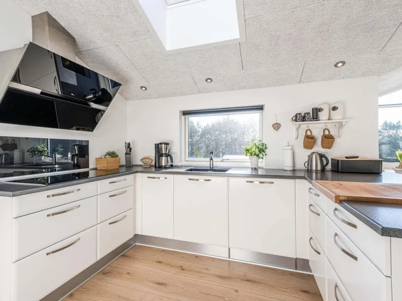 Billede 2 af 8 Person Holiday Home in Blavand
