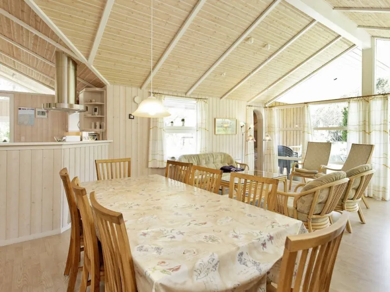 Billede 4 af 10 Person Holiday Home in Albaek