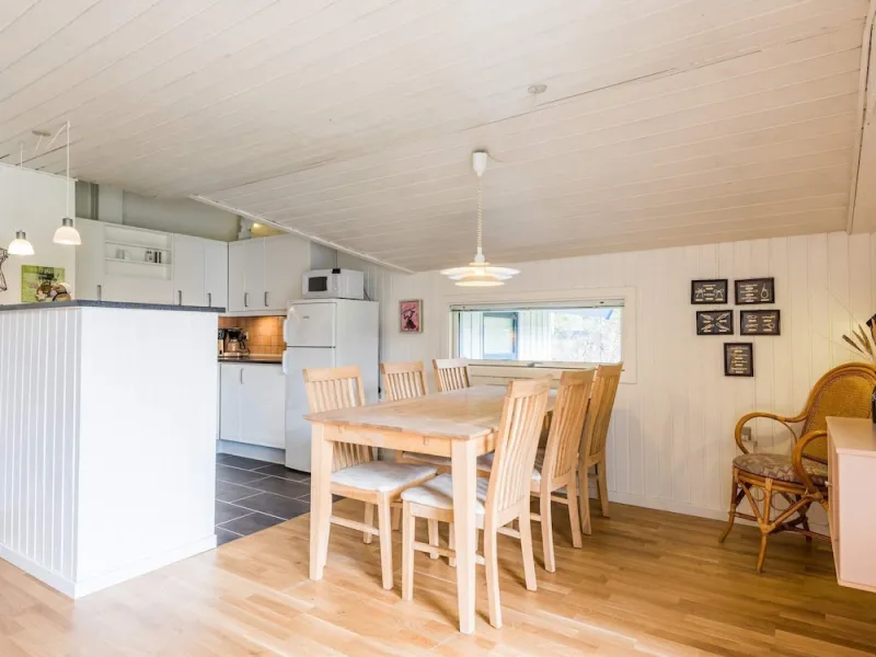 Billede 2 af 6 Person Holiday Home in Blavand
