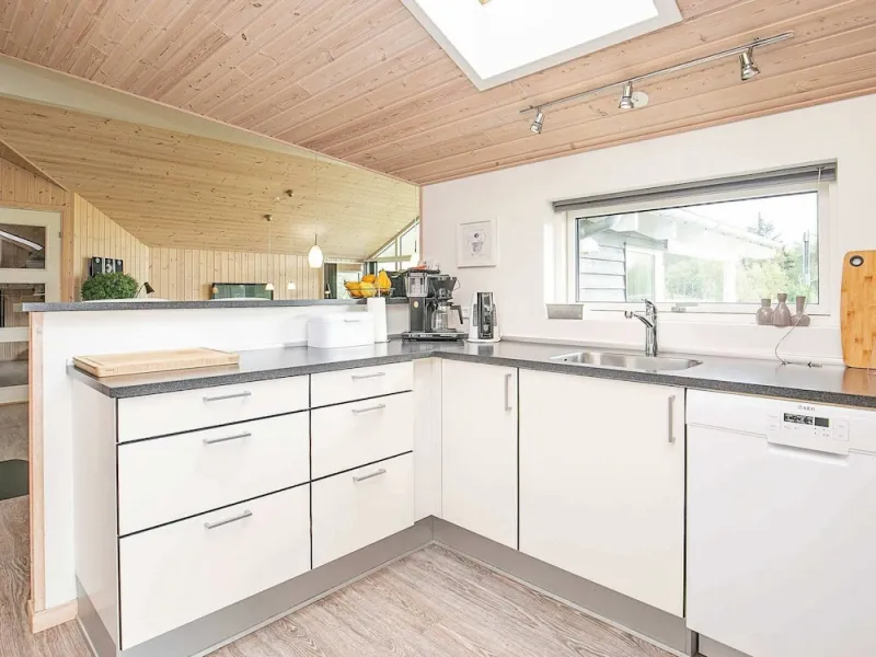 Billede 3 af 8 Person Holiday Home in Albaek