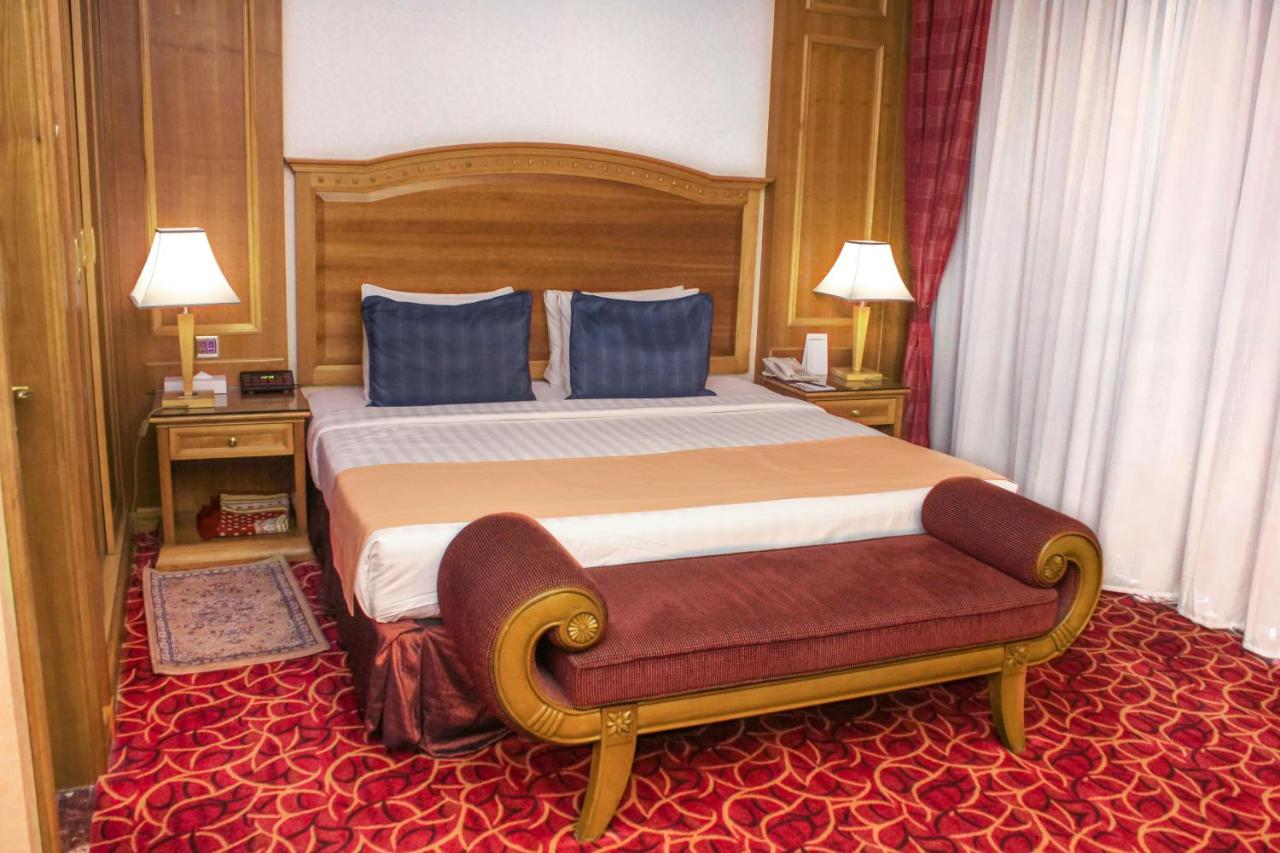 Avenue Hotel