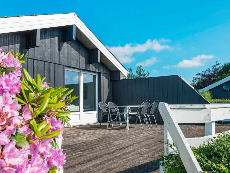 Billede 2 af Spacious Holiday Home in Egernsund with Hot Tub