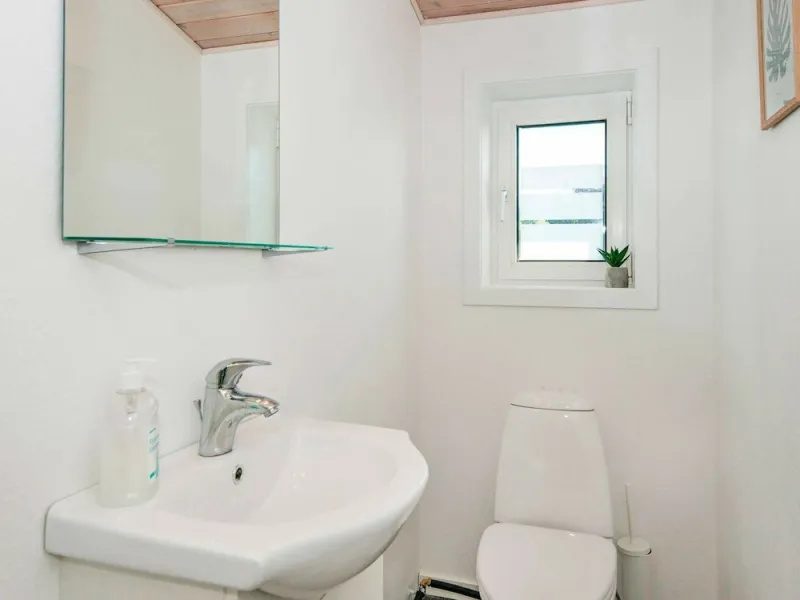 Billede 6 af Spacious Holiday Home in Egernsund with Hot Tub