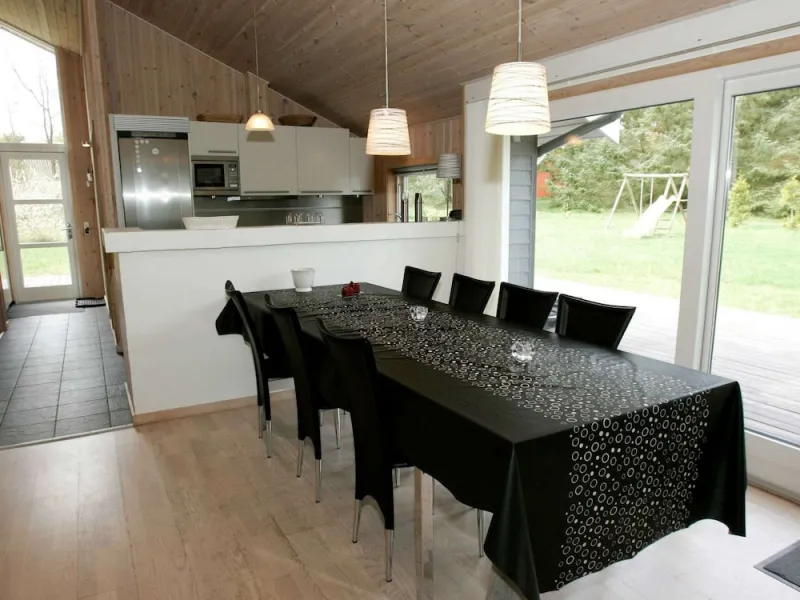 Billede 2 af 10 Person Holiday Home in Aakirkeby