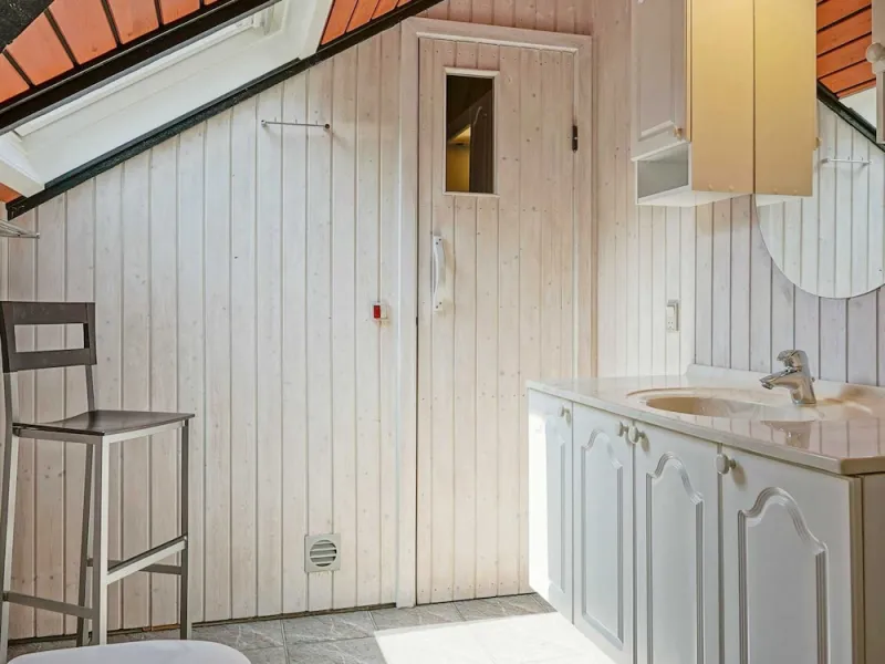 Billede 14 af 8 Person Holiday Home in Aakirkeby