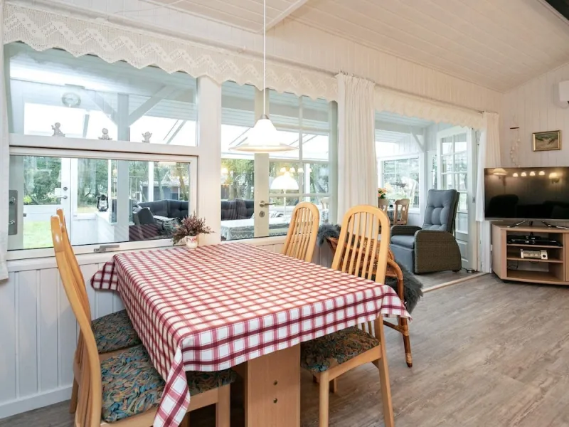 Billede 22 af 6 Person Holiday Home in Saeby