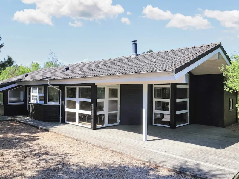 6 Person Holiday Home in Albaek