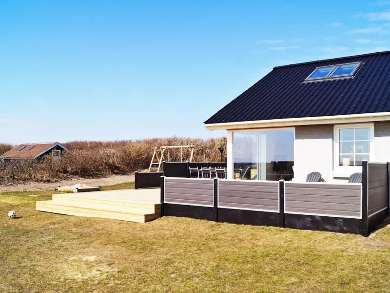 Billede 24 af Cozy Holiday Home in Lokken near Sea