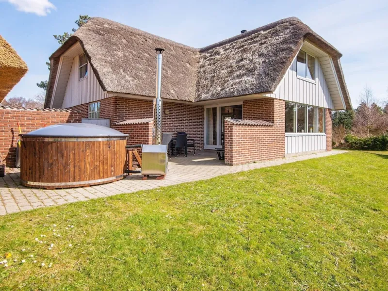 6 Person Holiday Home in Blavand