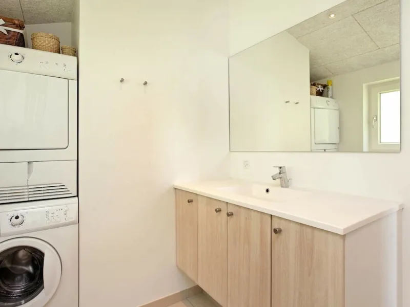 Billede 2 af 10 Person Holiday Home in Blavand