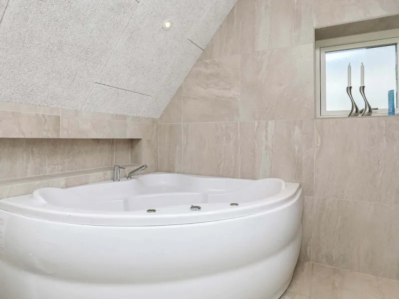 Billede 4 af 8 Person Holiday Home in Lokken