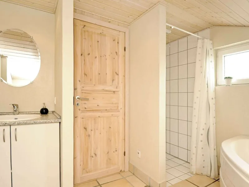 Billede 8 af 6 Person Holiday Home in Oksbol