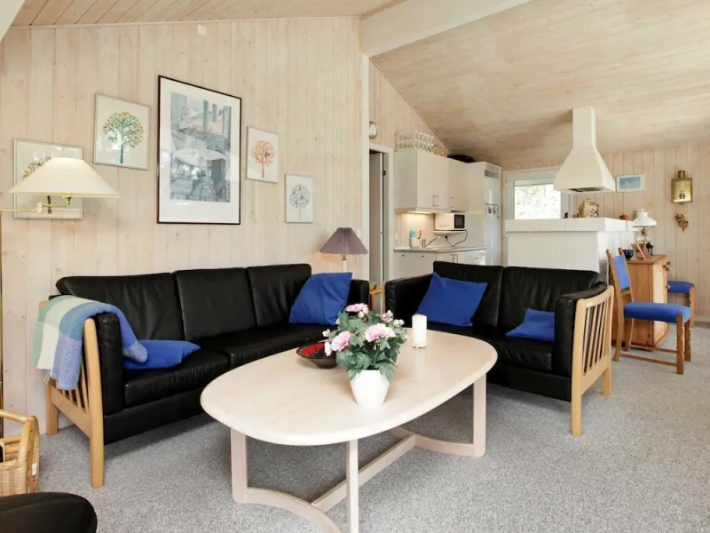 Billede 2 af Roomy Holiday Home in Jutland near Sea