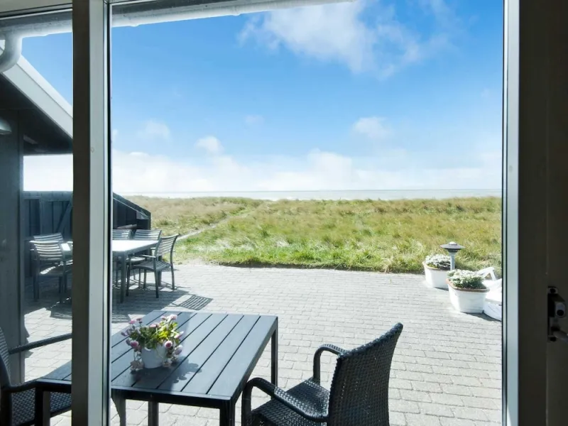 Billede 2 af 6 Person Holiday Home in Blavand