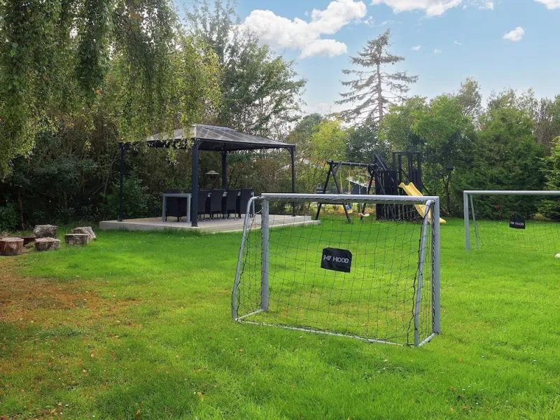 Billede 2 af 10 Person Holiday Home in Humble