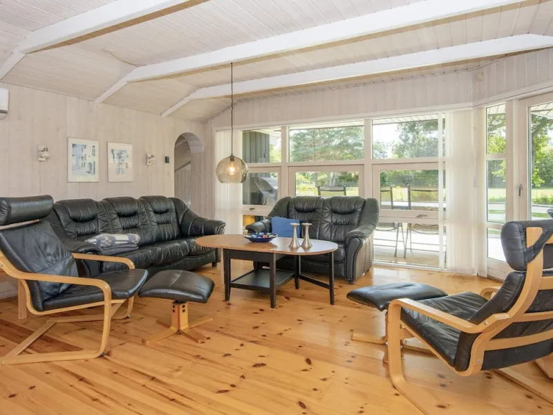Billede 2 af Modern Holiday Home in Glesborg with Hot Tub & Sauna