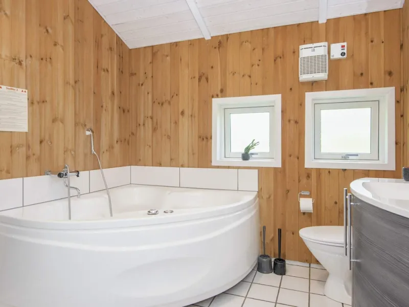 Billede 3 af Modern Holiday Home in Glesborg with Hot Tub & Sauna
