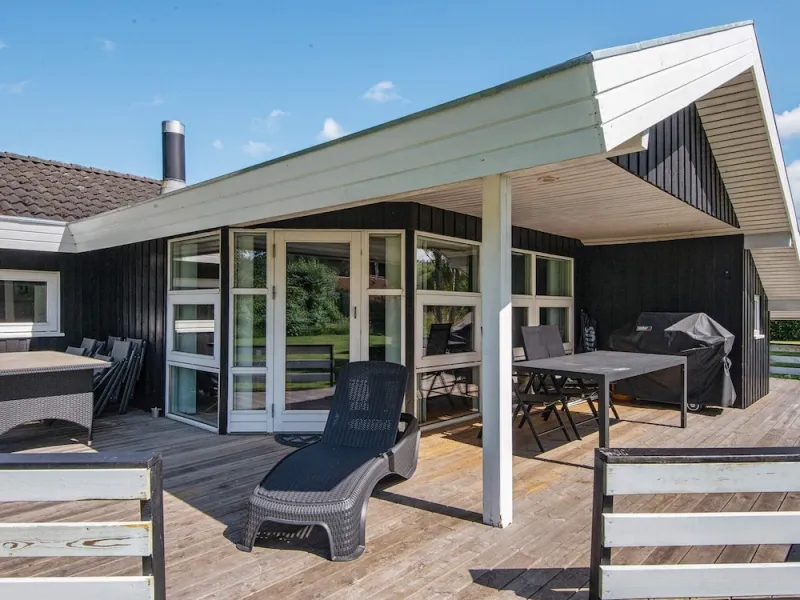 Billede 5 af Modern Holiday Home in Glesborg with Hot Tub & Sauna