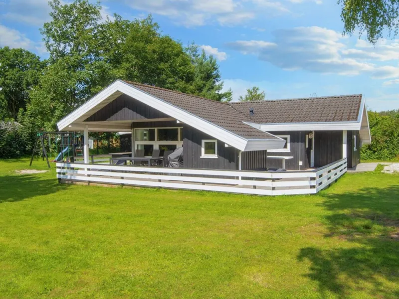 Billede 16 af Modern Holiday Home in Glesborg with Hot Tub & Sauna