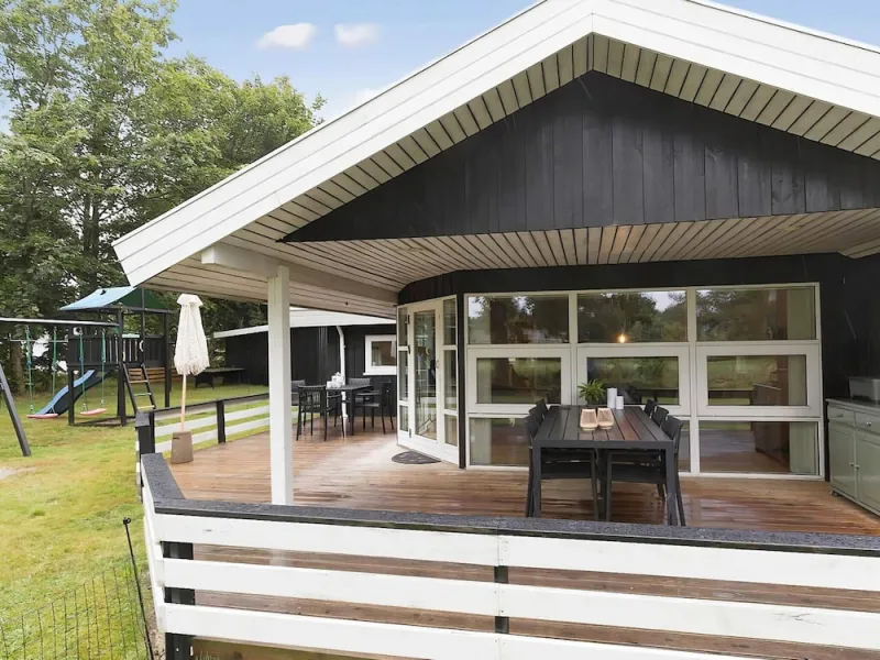 Billede 22 af Modern Holiday Home in Glesborg with Hot Tub & Sauna