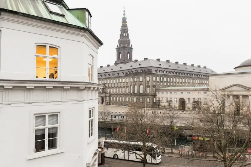 Billede 37 af Newly Renovated City Center Next Parliament