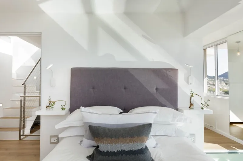 Billede 2 af Modern, Chic Penthouse With Mountain, City Sea Views