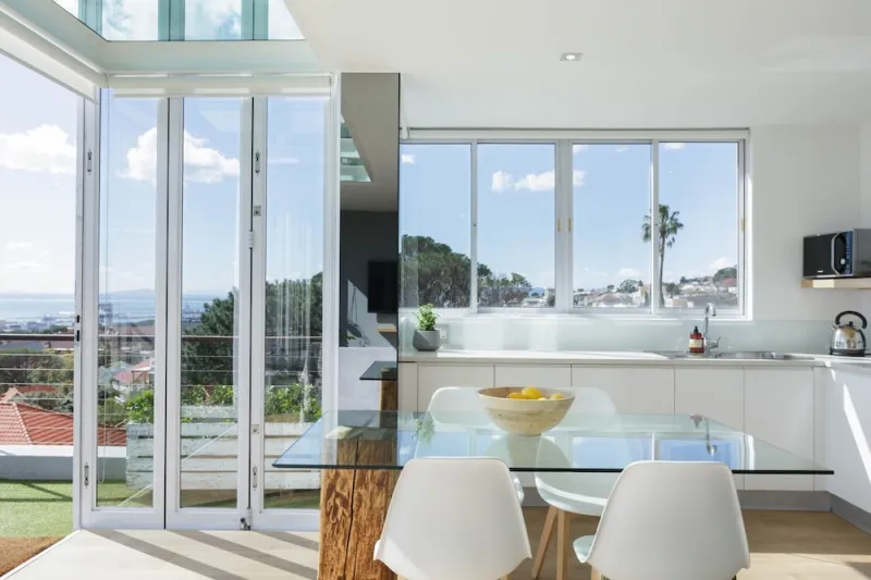 Billede 8 af Modern, Chic Penthouse With Mountain, City Sea Views