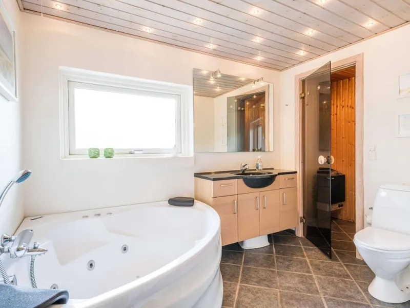 Billede 8 af 8 Person Holiday Home in Hvide Sande