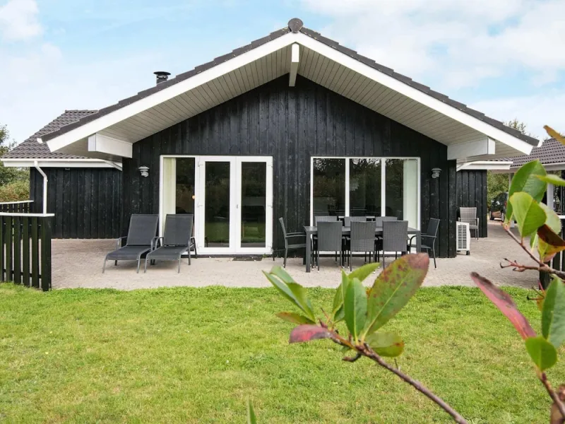 Billede 2 af 8 Person Holiday Home in Tarm