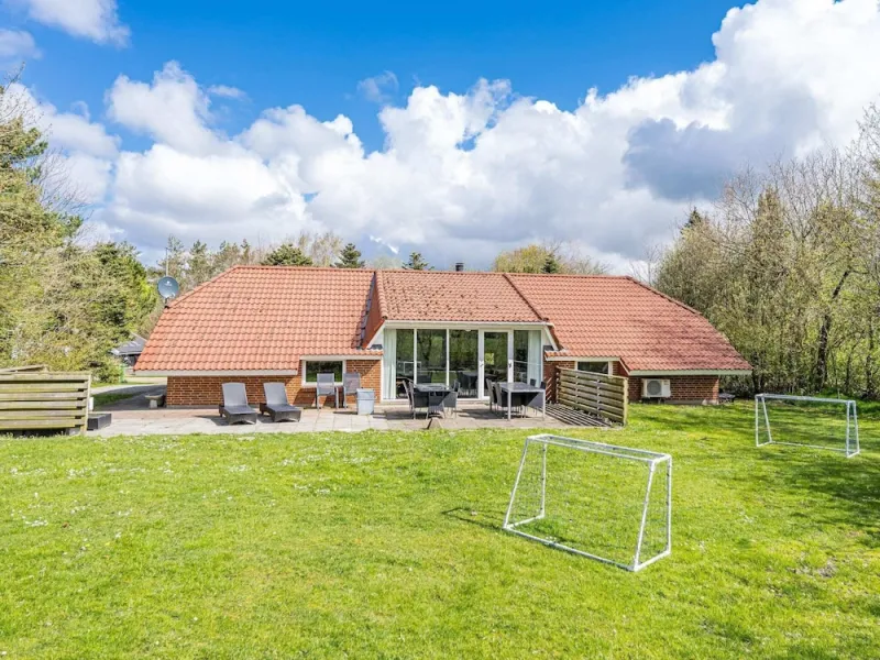 Billede 14 af 8 Person Holiday Home in Oksbol