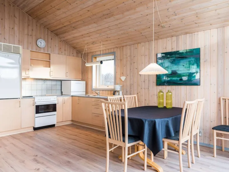 Billede 2 af 4 Person Holiday Home in Henne